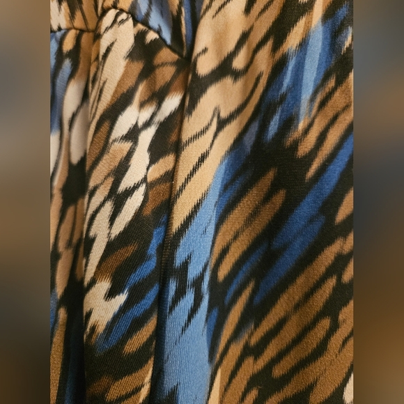 Lightweight Long Sleeve Graphic Print Cardigan Plus Size Women (size 20/22) - Picture 3 of 4